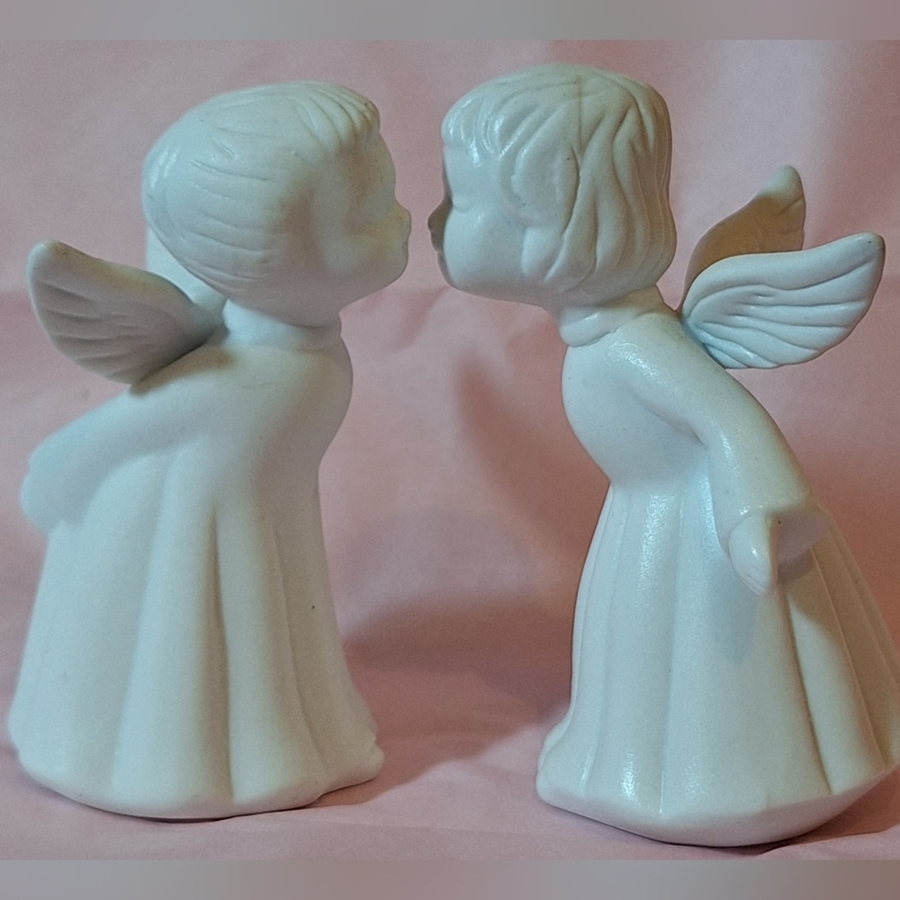 🪽GIFTCO kissing angels Approximately 4" tall